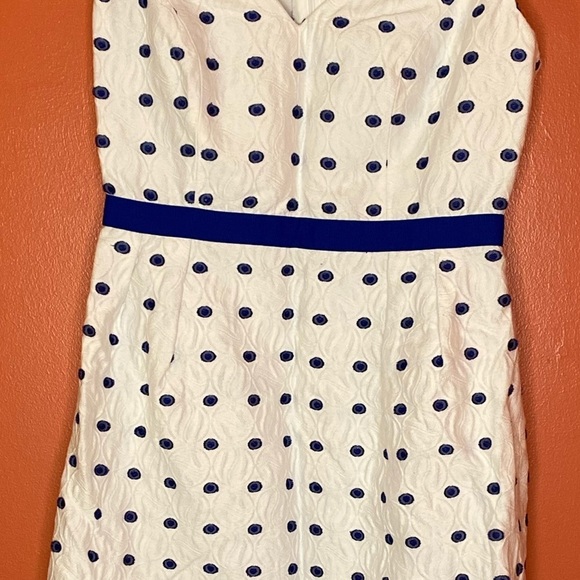 ⭐️Reposh⭐️ CARMEN MARC VALVO Size 4
White Blue Polka Dot Embroidered Dress - Picture 8 of 10